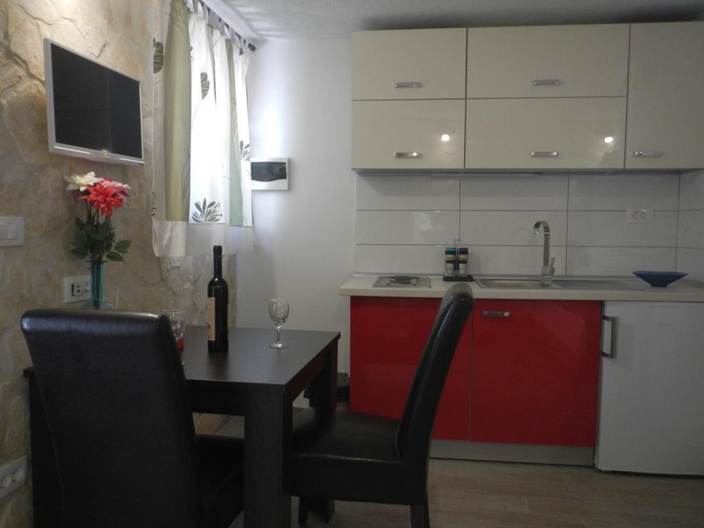 Apartments Valter Тисно Екстериор снимка