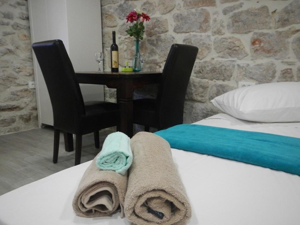 Apartments Valter Тисно Екстериор снимка